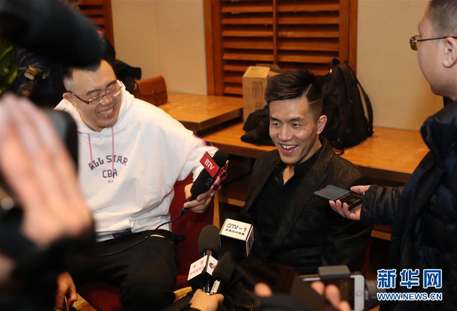 他的心跳加